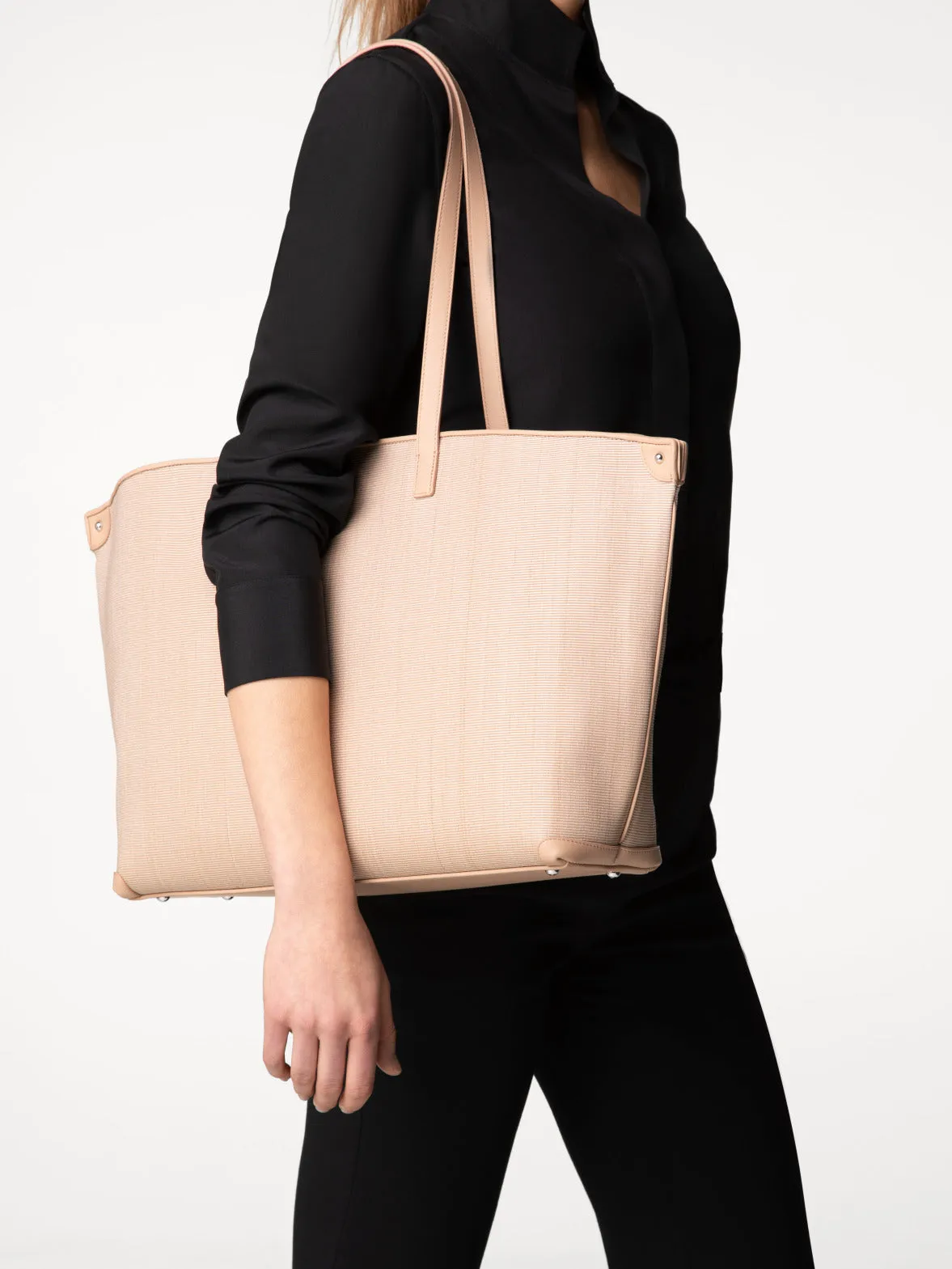Ai Medium Shoulder Tote