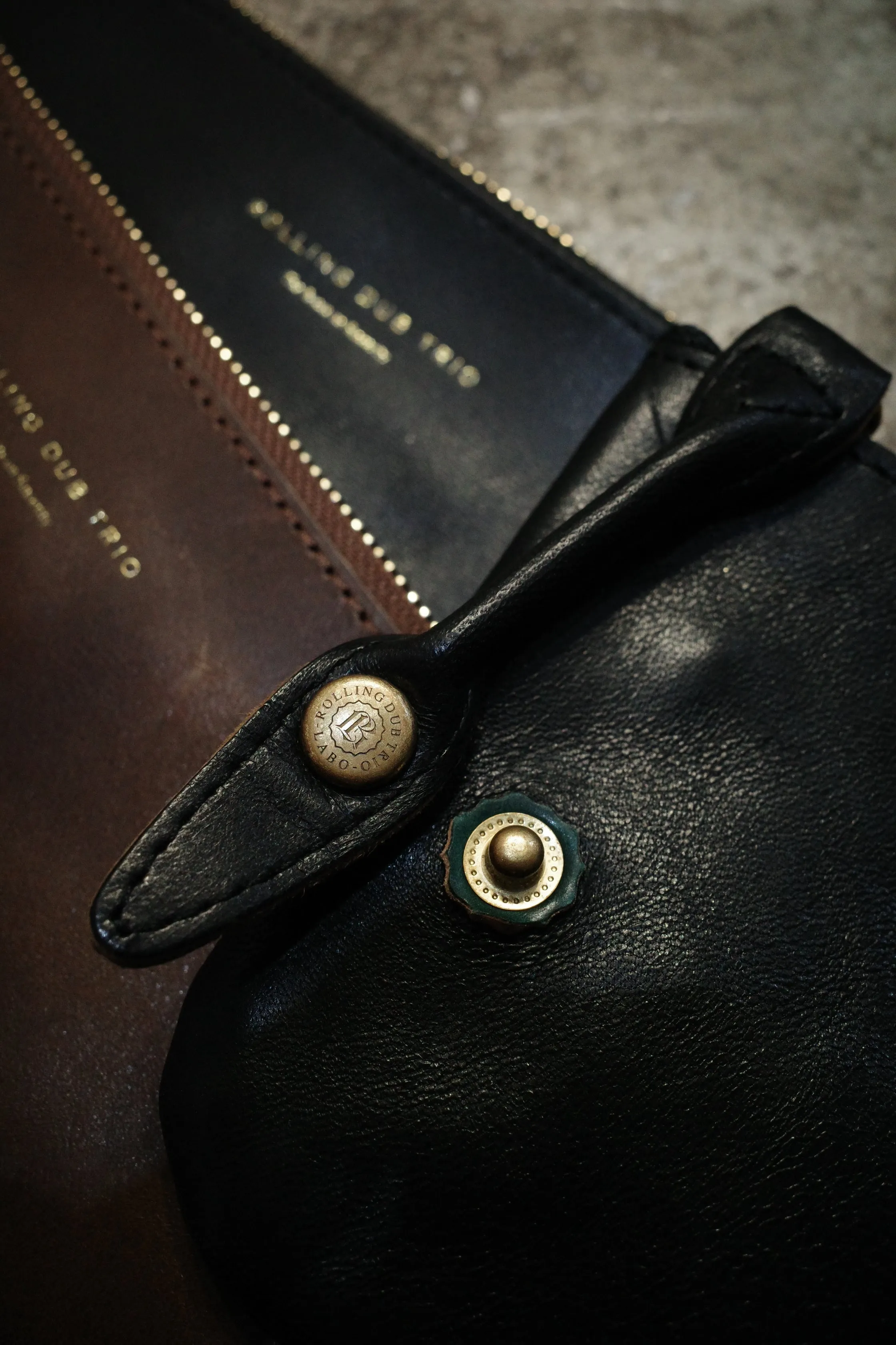 SQUARE ZIP & SNAP POUCH size L -BROWN LEATHER